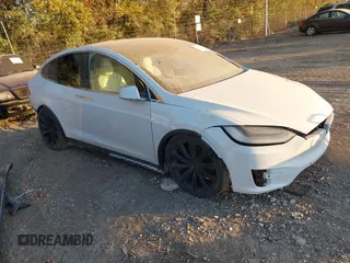 2017 Tesla Model X 90D z VIN 5YJXCBE20HF050017, wystawiony jako IAAI lot #41145641 z przebiegiem Nie podano mil oraz . Historia ofert i sprzedaży dostępna na DreamBid. Obrazek 1.
