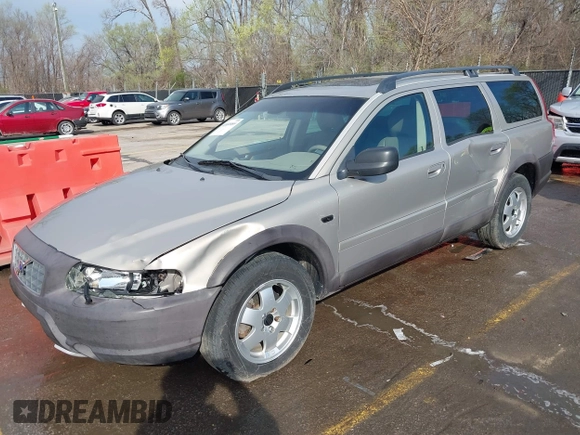 2004 Volvo V70 XC70 with VIN YV1SZ59H441165645, listed as a IAAI auction lot 41889089 with 262,914 mi miles. Bid and sale history available at carsss.com. Image 2.