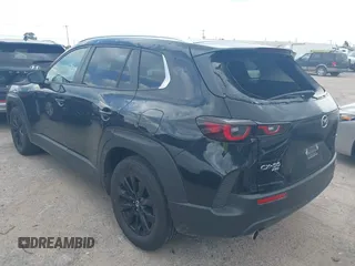 2025 Mazda CX-50 S Preferred z VIN 7MMVABBM2SN309442, wystawiony jako IAAI lot #42426307 z przebiegiem 22 274 mil mil oraz . Historia ofert i sprzedaży dostępna na DreamBid. Obrazek 3.