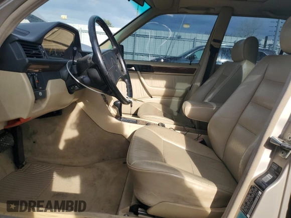 1990 Mercedes-Benz 300 E z VIN WDBEA30D8LB117873, wystawiony jako Copart lot #50346635 z przebiegiem 171 434 mil mil oraz Czysty tytuł • Clean title. Historia ofert i sprzedaży dostępna na DreamBid. Obrazek 7.