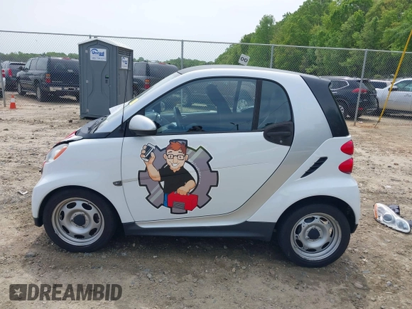 2014 Smart fortwo Pure with VIN WMEEJ3BA2EK733819, listed as a IAAI auction lot 42041305 with 69,018 mi miles and . Bid and sale history available at DreamBid. Image 15.