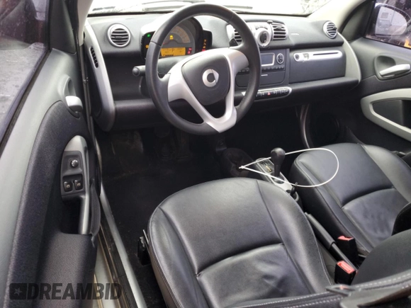 2013 Smart fortwo Pure z VIN WMEEJ3BA0DK671030, wystawiony jako Copart lot #53307075 z przebiegiem 57 779 mil mil oraz Szkody całkowita. Historia ofert i sprzedaży dostępna na DreamBid. Obrazek 8.
