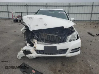2013 Mercedes-Benz C 300 Sport z VIN WDDGF8ABXDA882988, wystawiony jako Copart lot #62464785 z przebiegiem 142 756 mil mil oraz Czysty tytuł • Clean title. Historia ofert i sprzedaży dostępna na DreamBid. Obrazek 5.