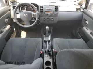 2011 Nissan Versa S z VIN 3N1BC1AP7BL402043, wystawiony jako Copart lot #60228645 z przebiegiem 86 179 mil mil oraz Szkoda całkowita • Salvage title. Historia ofert i sprzedaży dostępna na DreamBid. Obrazek 8.