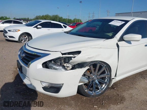 2014 Nissan Altima S with VIN 1N4AL3AP5EN335473, listed as a IAAI auction lot 41952678 with 156,474 mi miles and . Bid and sale history available at DreamBid. Image 6.