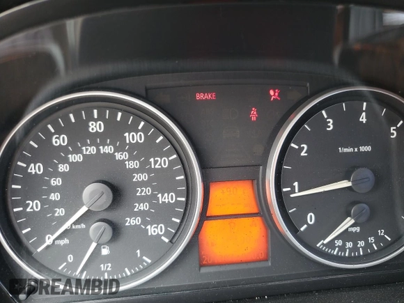 2006 BMW 3 Series 330i with VIN WBAVB33566KR80952, listed as a Copart auction lot 70083134 with 201,207 mi miles and Non repairable. Bid and sale history available at DreamBid. Image 9.