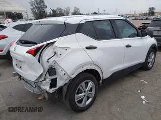 2020 Nissan Kicks S z VIN 3N1CP5BV4LL503488, wystawiony jako IAAI lot #41729610 z przebiegiem 81 592 mil mil oraz . Historia ofert i sprzedaży dostępna na DreamBid. Obrazek 4.