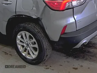 2022 Ford Escape SE z VIN 1FMCU9G60NUB32820, wystawiony jako IAAI lot #42882697 z przebiegiem 39 771 mil mil oraz . Historia ofert i sprzedaży dostępna na DreamBid. Obrazek 21.