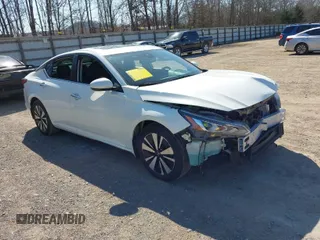 2019 Nissan Altima 2.5 SV with VIN 1N4BL4DV0KC116402, listed as a IAAI auction lot 41772384 with 80,240 mi miles. Bid and sale history available at carsss.com. Image 1.