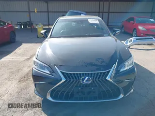 2022 Lexus ES 300h z VIN 58ADA1C18NU013723, wystawiony jako IAAI lot #41642214 z przebiegiem 221 947 mil mil oraz . Historia ofert i sprzedaży dostępna na DreamBid. Obrazek 13.
