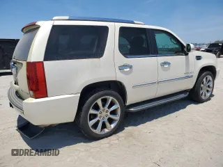 2007 Cadillac Escalade z VIN 1GYEC63897R422544, wystawiony jako Copart lot #58004195 z przebiegiem 109 346 mil mil oraz Tytuł czysty. Historia ofert i sprzedaży dostępna na DreamBid. Obrazek 3.