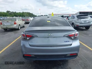 2016 Hyundai Sonata Hybrid SE with VIN KMHE24L15GA039176, listed as a IAAI auction lot 42135751 with 135,592 mi miles. Bid and sale history available at carsss.com. Image 16.
