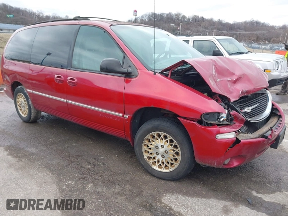 1998 Chrysler Town & Country LXi with VIN 1C4GP64L8WB589426, listed as a IAAI auction lot 41535344 with 132,466 mi miles. Bid and sale history available at carsss.com. Image 1.