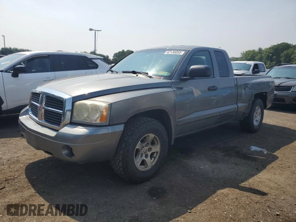2005 Dodge Dakota SLT with VIN 1D7HW42N05S140228, listed as a Copart auction lot 62136055 with 191,663 mi miles and Clean title. Bid and sale history available at DreamBid. Image 1.