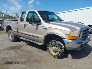 1999 Ford F-250 XL z VIN 1FTNX21F8XEA90902, wystawiony jako IAAI lot #42268377 z przebiegiem 216 014 mil mil oraz . Historia ofert i sprzedaży dostępna na DreamBid. Obrazek 1.