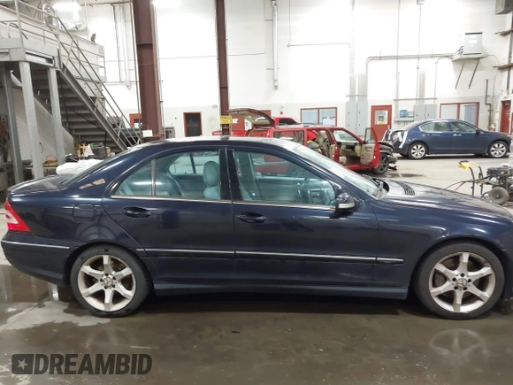 2007 Mercedes-Benz C 230 Sport с VIN WDBRF52H97F930409, выставлен на аукционе IAAI как лот 42504108 с пробегом 124 944 миль миль и . История ставок и продаж доступна на DreamBid. Изображение 13.