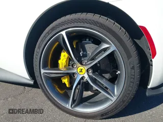 2024 Ferrari 296 GTB z VIN ZFF99SLA6R0303425, wystawiony jako IAAI lot #39193585 z przebiegiem Nie podano mil oraz . Historia ofert i sprzedaży dostępna na DreamBid. Obrazek 19.