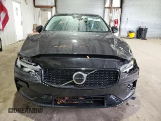 2024 Volvo S60 Core Dark Theme z VIN 7JRL12TK7RG324393, wystawiony jako Copart lot #49817315 z przebiegiem 14 985 mil mil oraz Szkoda całkowita • Salvage title. Historia ofert i sprzedaży dostępna na DreamBid. Obrazek 5.