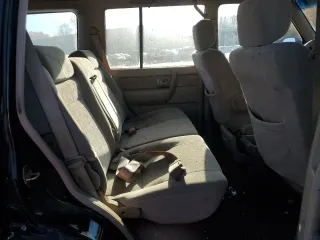 2001 Isuzu Trooper S z VIN JACDJ58X217J01836, wystawiony jako Copart lot #77548874 z przebiegiem Nie podano mil oraz Tytuł czysty. Historia ofert i sprzedaży dostępna na DreamBid. Obrazek 10.