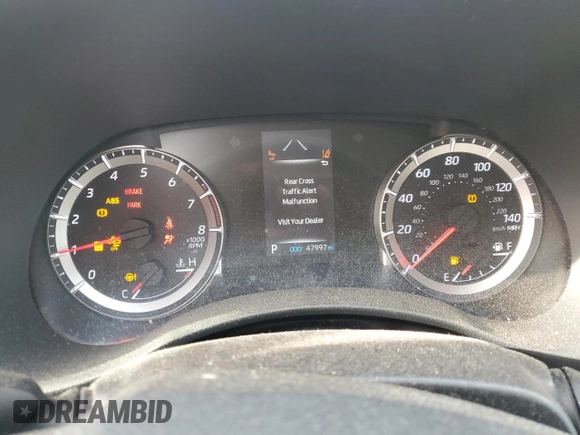 2022 Toyota Highlander LE z VIN 5TDBZRBHXNS566239, wystawiony jako Copart lot #49960015 z przebiegiem 47 997 mil mil oraz Szkoda całkowita • Salvage title. Historia ofert i sprzedaży dostępna na DreamBid. Obrazek 9.