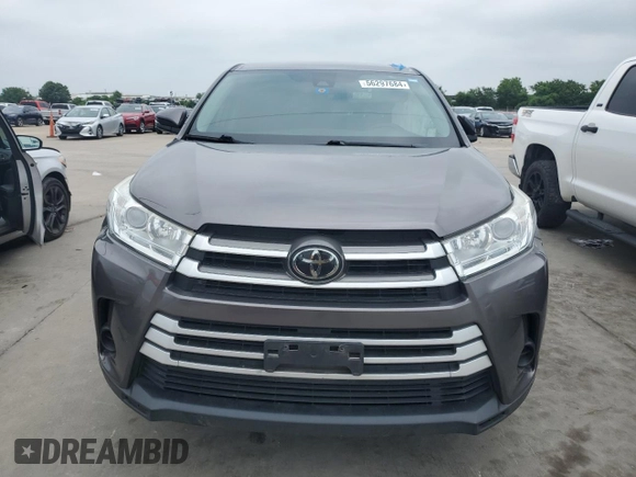 2019 Toyota Highlander LE with VIN 5TDZARFH5KS042654, listed as a Copart auction lot 56297684 with 138,841 mi miles and Salvage title. Bid and sale history available at DreamBid. Image 5.