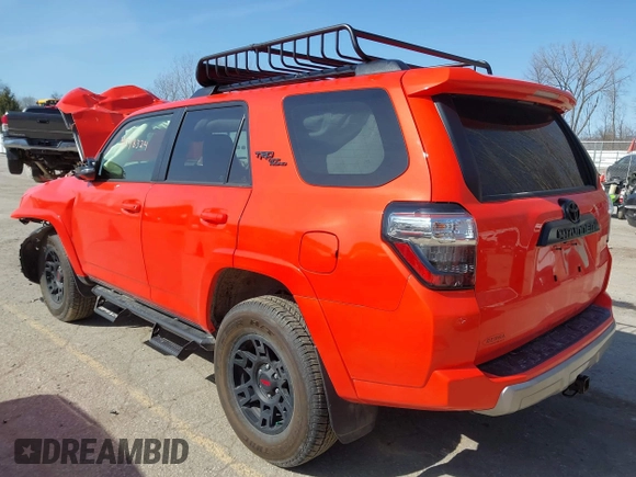 2024 Toyota 4Runner TRD Off Road z VIN JTERU5JR4R6286298, wystawiony jako IAAI lot #41748324 z przebiegiem 9 707 mil mil oraz . Historia ofert i sprzedaży dostępna na DreamBid. Obrazek 3.