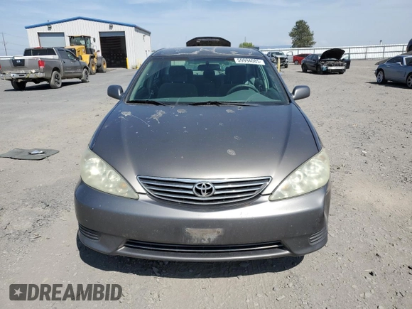 2005 Toyota Camry LE z VIN 4T1BE30K35U534439, wystawiony jako Copart lot #59994085 z przebiegiem 151 191 mil mil oraz Szkoda całkowita • Salvage title. Historia ofert i sprzedaży dostępna na DreamBid. Obrazek 5.
