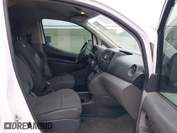 2017 Nissan NV200 S z VIN 3N6CM0KN3HK697546, wystawiony jako IAAI lot #41560058 z przebiegiem 406 357 mil mil oraz . Historia ofert i sprzedaży dostępna na DreamBid. Obrazek 5.