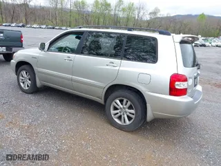 2006 Toyota Highlander Hybrid with VIN JTEEW21A860011629, listed as a IAAI auction lot 41915303 with 194,193 mi miles. Bid and sale history available at carsss.com. Image 3.