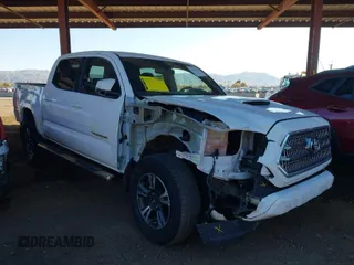2017 Toyota Tacoma SR5 with VIN 3TMCZ5AN3HM083572, listed as a IAAI auction lot 41521941 with 81,000 mi miles. Bid and sale history available at carsss.com. Image 1.