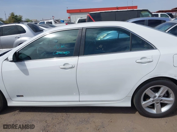 2014 Toyota Camry Hybrid LE with VIN 4T1BD1FK6EU132834, listed as a IAAI auction lot 41927444 with 93,739 mi miles. Bid and sale history available at carsss.com. Image 14.