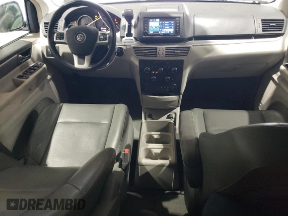 2011 Volkswagen Routan SE with VIN 2V4RW3DG2BR738704, listed as a Copart auction lot 58767625 with 116,886 mi miles and Salvage title. Bid and sale history available at DreamBid. Image 8.