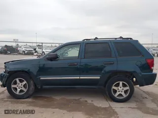 2005 Jeep Grand Cherokee Laredo with VIN 1J4GS48K45C677011, listed as a IAAI auction lot 41121018 with 210,814 mi miles. Bid and sale history available at carsss.com. Image 14.