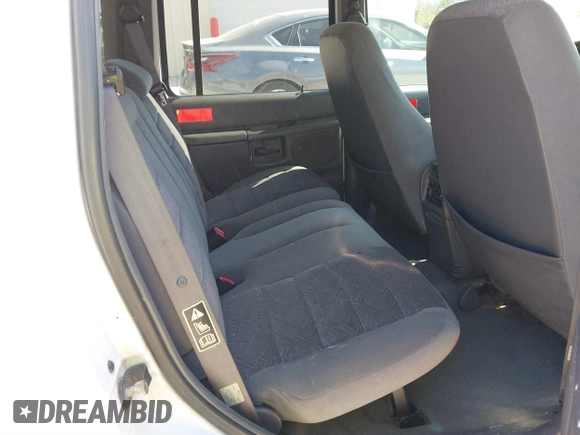 2000 Ford Explorer XLT z VIN 1FMZU83P4YUB84877, wystawiony jako IAAI lot #41719941 z przebiegiem 192 451 mil mil oraz . Historia ofert i sprzedaży dostępna na DreamBid. Obrazek 8.