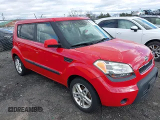 2011 Kia Soul + with VIN KNDJT2A24B7196638, listed as a IAAI auction lot 41741111 with 92,276 mi miles. Bid and sale history available at carsss.com. Image 1.