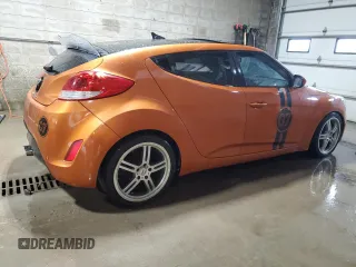 2012 Hyundai Veloster w/Gray Int z VIN KMHTC6AD4CU023265, wystawiony jako Copart lot #54959585 z przebiegiem 130 115 mil mil oraz Czysty tytuł • Clean title. Historia ofert i sprzedaży dostępna na DreamBid. Obrazek 3.