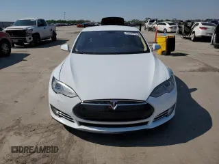 2014 Tesla Model S 60 с VIN 5YJSA1H16EFP45983, выставлен на аукционе Copart как лот 52256635 с пробегом 159 948 миль миль и Списание • Salvage title. История ставок и продаж доступна на DreamBid. Изображение 5.