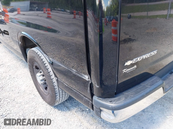 2018 Chevrolet Express Passenger LT with VIN 1GAZGPFG2J1320909, listed as a IAAI auction lot 42332001 with 89,732 mi miles and . Bid and sale history available at DreamBid. Image 20.