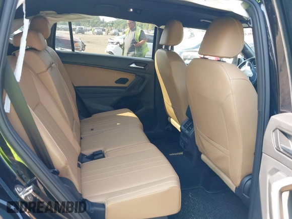 2022 Volkswagen Tiguan SE with VIN 3VV2B7AXXNM060140, listed as a IAAI auction lot 40300638 with 25,955 mi miles and . Bid and sale history available at DreamBid. Image 8.