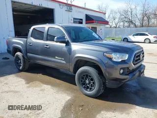 2021 Toyota Tacoma SR z VIN 3TMCZ5AN6MM433898, wystawiony jako IAAI lot #42014120 z przebiegiem 42 076 mil mil oraz . Historia ofert i sprzedaży dostępna na DreamBid. Obrazek 1.