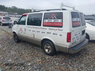 2002 GMC Safari with VIN 1GKDM19X22B501933, listed as a IAAI auction lot 41897022 with 228,534 mi miles and . Bid and sale history available at carsss.com. Image 3.