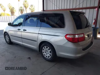 2005 Honda Odyssey LX with VIN 5FNRL38255B131729, listed as a IAAI auction lot 41880067 with 333,450 mi miles. Bid and sale history available at carsss.com. Image 3.