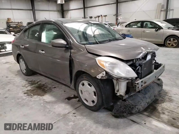 2012 Nissan Versa SV z VIN 3N1CN7AP1CL879134, wystawiony jako Copart lot #43001045 z przebiegiem 88 154 mil mil oraz Szkoda całkowita • Salvage title. Historia ofert i sprzedaży dostępna na DreamBid. Obrazek 11.