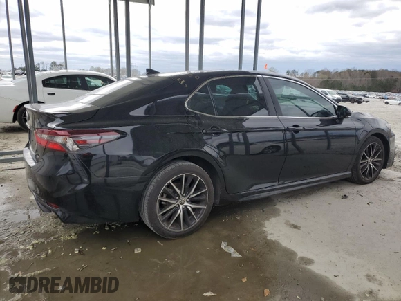 2022 Toyota Camry SE with VIN 4T1G11AK4NU631251, listed as a Copart auction lot 49488915 with 67,900 mi miles and Salvage Title. Bid and sale history available at carsss.com. Image 3.