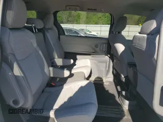 2023 Toyota Sienna LE z VIN 5TDKRKEC7PS168710, wystawiony jako Copart lot #52872235 z przebiegiem 68 474 mil mil oraz Szkody całkowita. Historia ofert i sprzedaży dostępna na DreamBid. Obrazek 11.