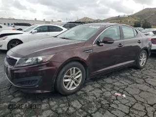 2011 Kia Optima LX z VIN KNAGM4A72B5116910, wystawiony jako Copart lot #55839845 z przebiegiem 187 943 mil mil oraz Szkoda całkowita • Salvage title. Historia ofert i sprzedaży dostępna na DreamBid. Obrazek 1.