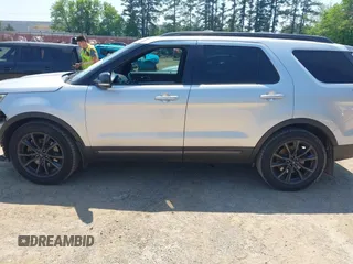 2017 Ford Explorer XLT with VIN 1FM5K7D83HGA69028, listed as a IAAI auction lot 41977896 with 169,283 mi miles and . Bid and sale history available at carsss.com. Image 15.