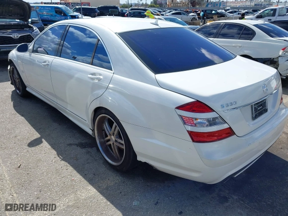 2009 Mercedes-Benz S-Class 5.5L V8 with VIN WDDNG71X09A272339, listed as a IAAI auction lot 41589581 with 130,972 mi miles. Bid and sale history available at carsss.com. Image 3.