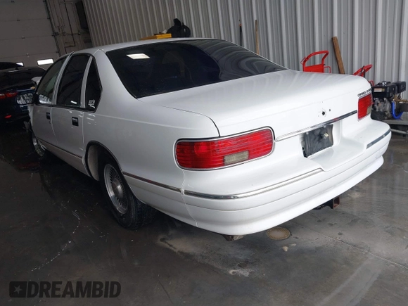 1996 Chevrolet Caprice 1SA Special Value z VIN 1G1BL52P3TR165928, wystawiony jako IAAI lot #41271004 z przebiegiem 130 794 mil mil oraz . Historia ofert i sprzedaży dostępna na DreamBid. Obrazek 3.