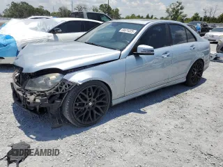 2013 Mercedes-Benz C 250 Sport z VIN WDDGF4HBXDR277756, wystawiony jako Copart lot #58574325 z przebiegiem 159 938 mil mil oraz Szkoda całkowita • Salvage title. Historia ofert i sprzedaży dostępna na DreamBid. Obrazek 1.